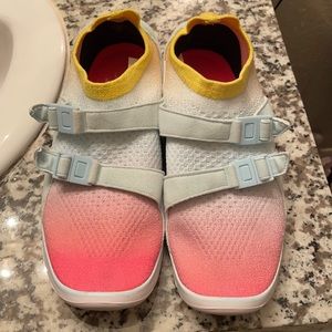 Multicolored Nike air tennis